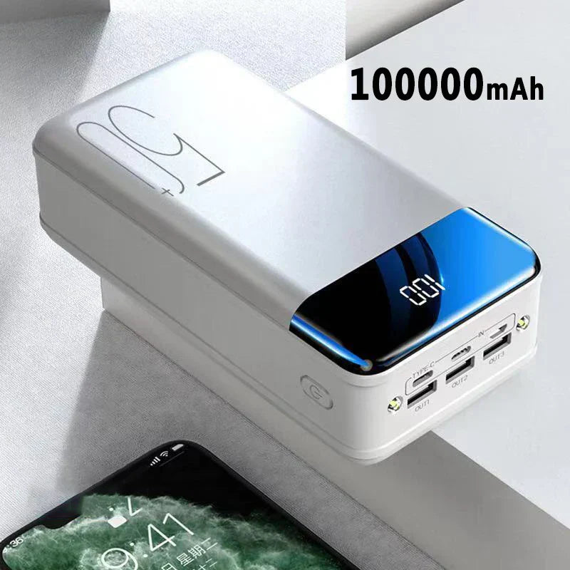 Draagbare 100.000mAh powerbank, externe batterij ideaal voor snel opladen onderweg van telefoon of laptop.