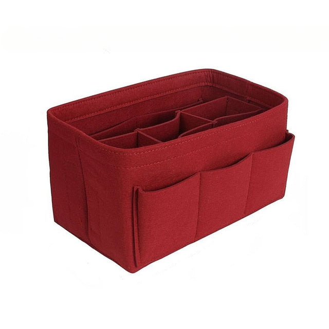 Georganiseerde handtas met vilt organiser: de perfecte opbergoplossing voor al je dagelijkse accessoires.