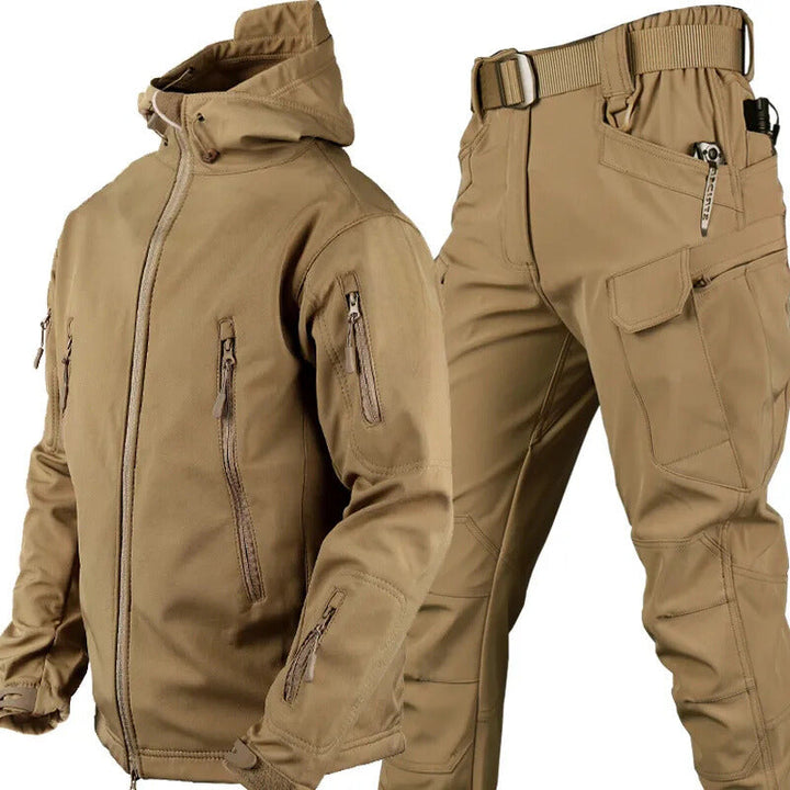 Stijlvolle presentatie van de heren winterkleding set voor koude dagen.