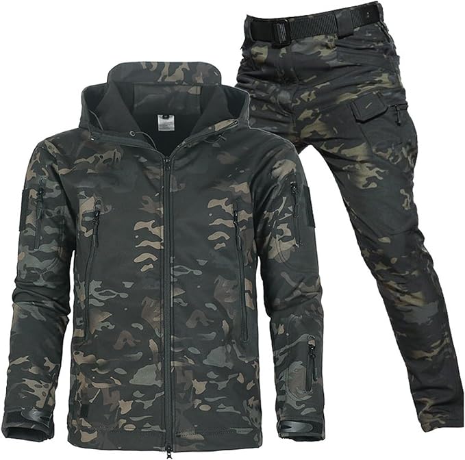 Weerbestendige heren outfit getoond op een pop voor helder overzicht.