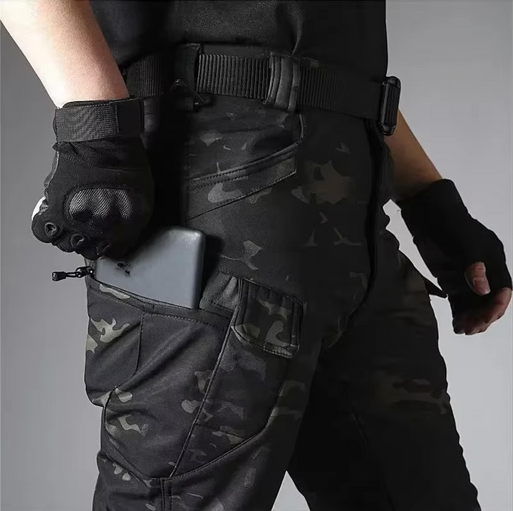Waterafstotende testdruppels op de stof van de waterdichte kleding.