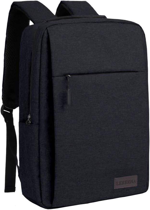 De zwarte USB-laptoprugzak van opzij; toont de handige externe oplaadpoort en slank profiel.